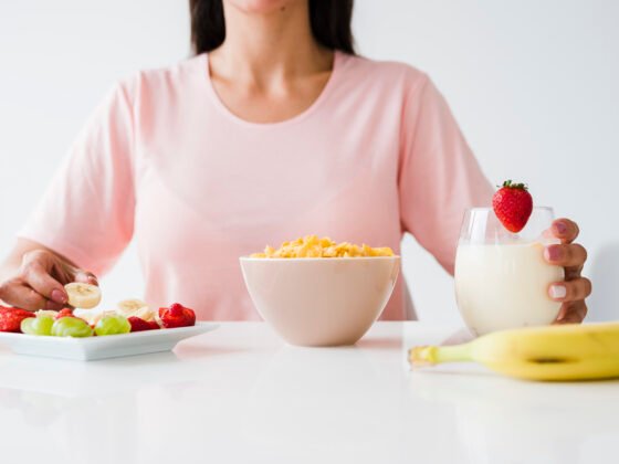 Qué comer durante el ciclo menstrual para sentirse mejor: guía nutricional basada en evidencia científica