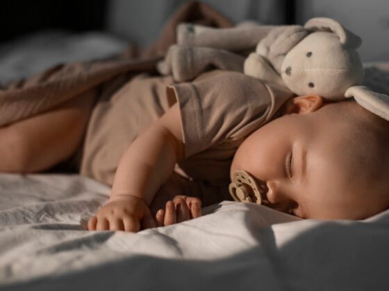 Sueño infantil: la guía que me hubiera gustado tener como mamá (siestas, ventanas de sueño y rutinas)