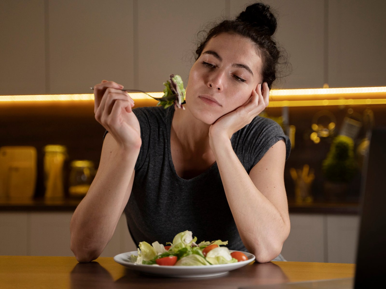 Hambre emocional vs. hambre física: herramientas para identificarlas