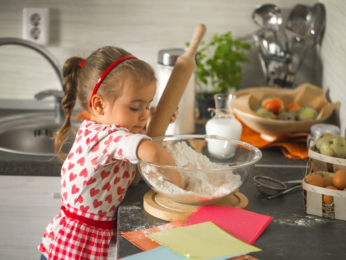 Cocina Montessori: cómo incluir a tu bebé