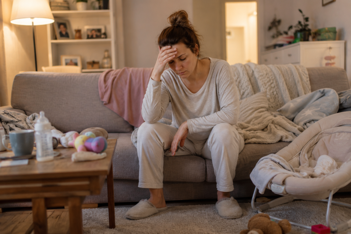 La mente saturada y el agotamiento invisible de la mamá moderna