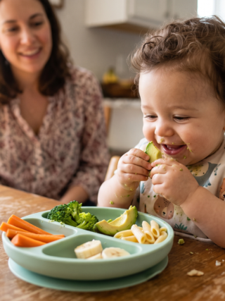 Alimentación complementaria sin miedo? Errores comunes que pueden afectar la relación con la comida