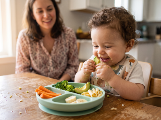 Alimentación complementaria sin miedo? Errores comunes que pueden afectar la relación con la comida